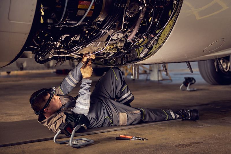 airplane mechanic